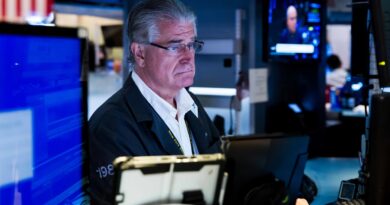 Traders see a chance the Fed cuts by a half point