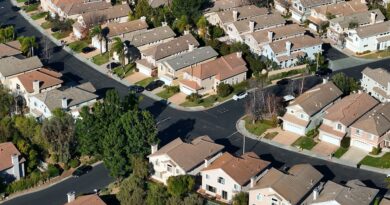 Mortgage rates drop below 6%, matching lowest level since 2022